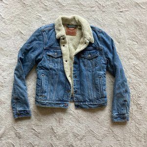NWOT Levi's sherpa trucker denim jacket